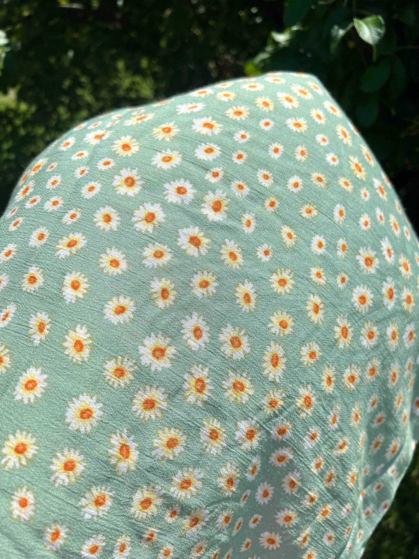SMALL DAISY PRINTED ON RAYON CREPON SAGE