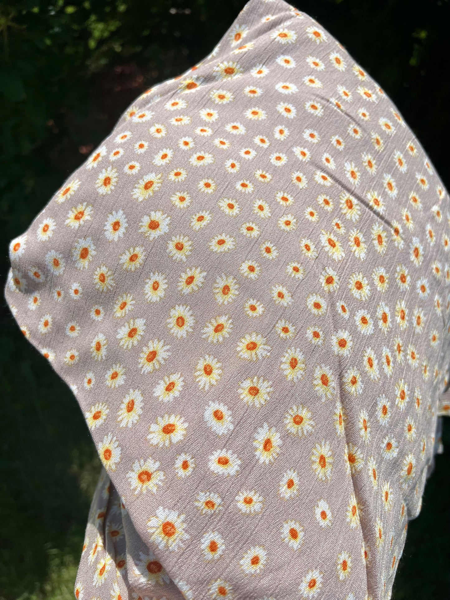 SMALL DAISY PRINTED ON RAYON CREPON STONE